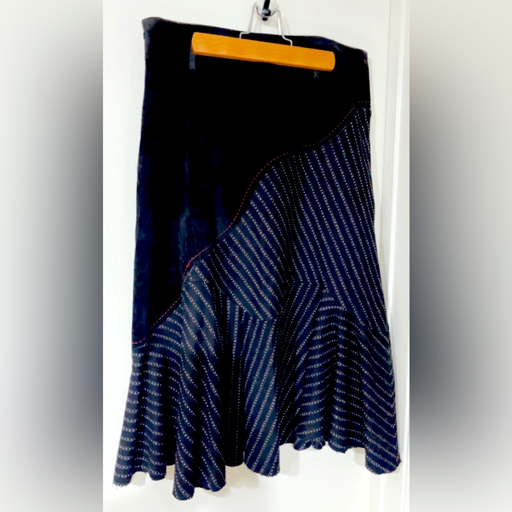 Suede and knit skirt - M - Black with white & red details